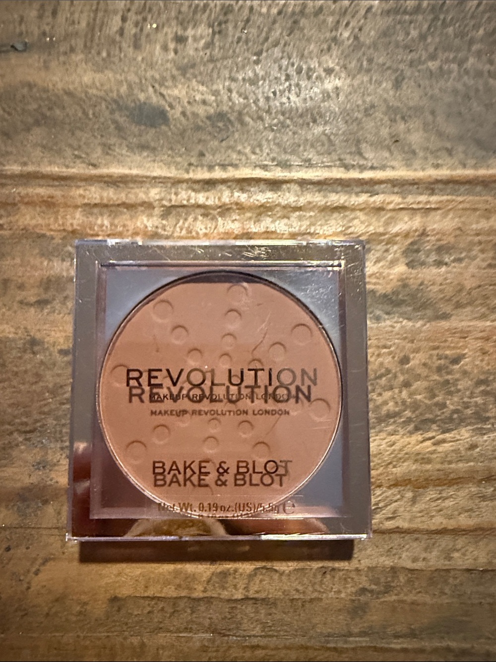 Makeup Revolution Bake & Blot Pressed Powder - Deep Dark